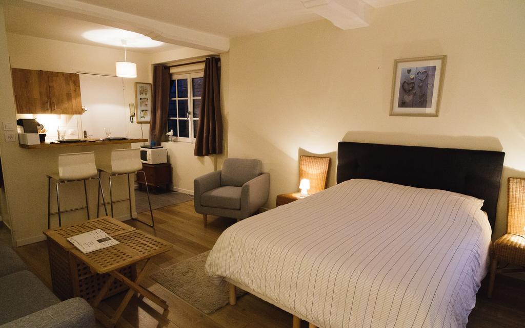 Le Studio Du Gouverneur Honfleur Ruang foto