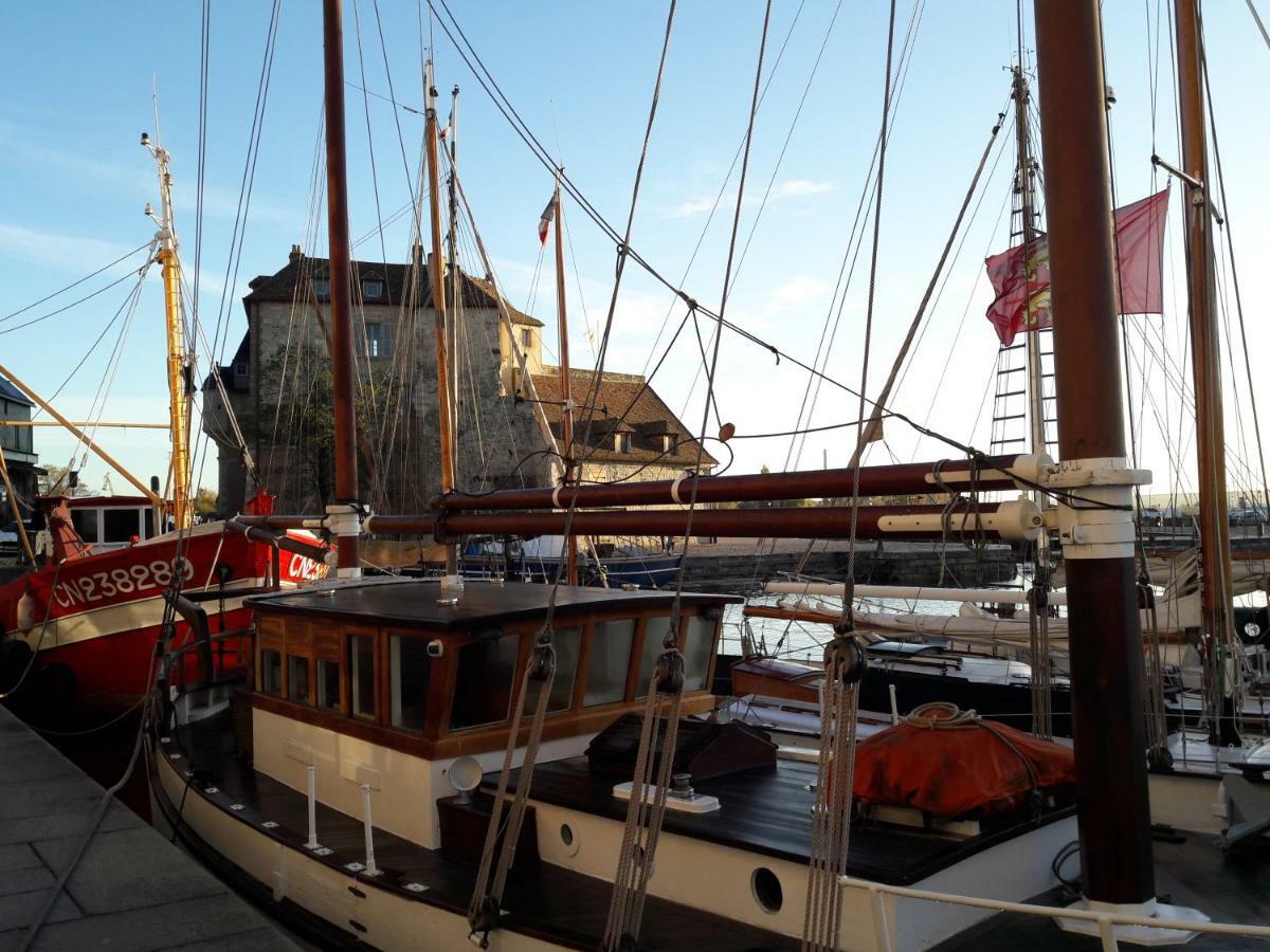 Le Studio Du Gouverneur Honfleur Bagian luar foto